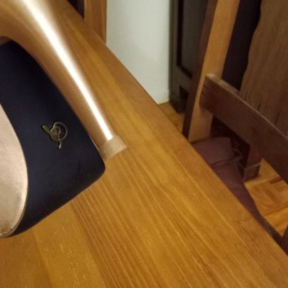 HEELS - Picture 4 of 7